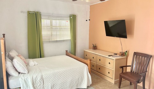 Romantic Single Room, 1 Queen Bed