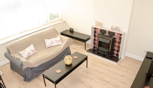 House (2 Bedrooms)