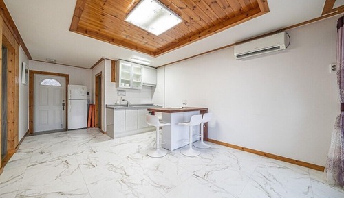 Room (A101)