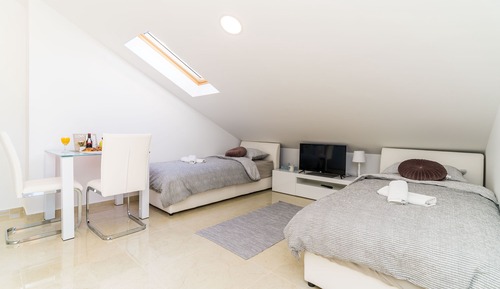 Studio (Comfort Studio w/ Balcony n City View)