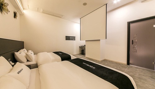 Superior Twin Room (Breakfast Included)