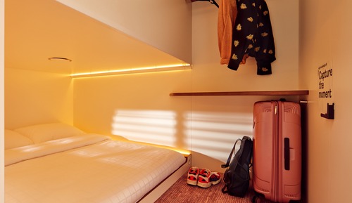 Twin Hub, 2 Twin Beds, Shared Bathroom