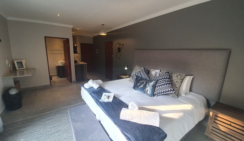 Comfort Room - Bedroom 10