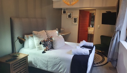 Business Room - Bedroom 1
