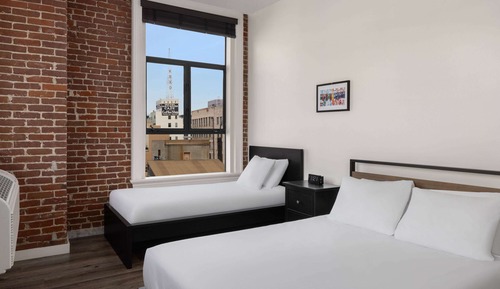 Deluxe Suite, 2 Bedrooms, Non Smoking (Broadway)