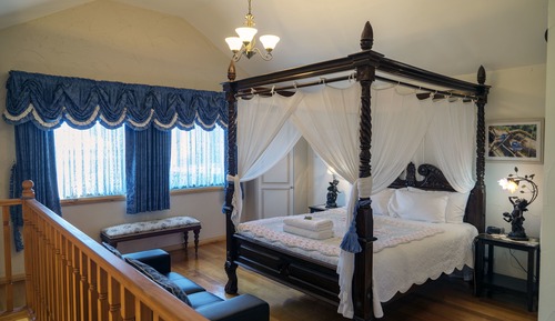 Deluxe Suite, 1 Queen Bed (Candlewick)