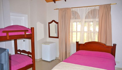 House, 5 Bedrooms (18 people)
