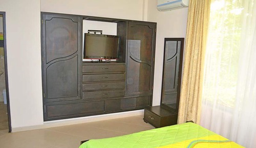 House, 3 Bedrooms (15 people)
