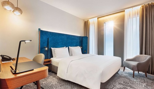 Superior Room (King Bed, on 8.-13. floor)