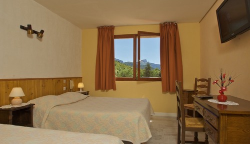 Deluxe Triple Room, Non Smoking, Mountain View