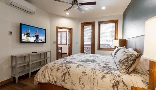 Condo, 2 Bedrooms