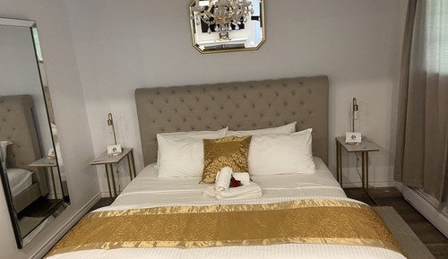 Romantic Golden Spa Suite