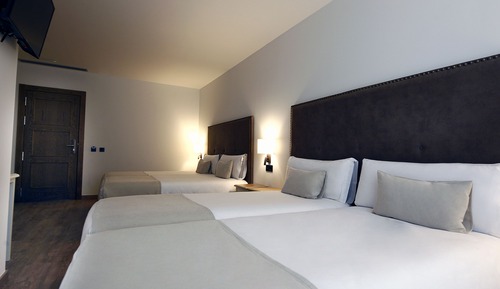 Deluxe Quadruple Room, Multiple Beds, Non Smoking