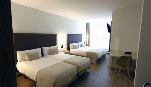 Comfort Room, 3 Twin Beds, Non Smoking