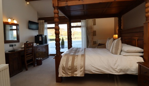 Double Room with Four Poster Bed (Ribblesdale)