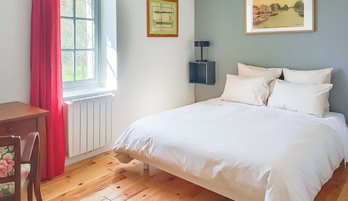 Double Room (Coquelicot)