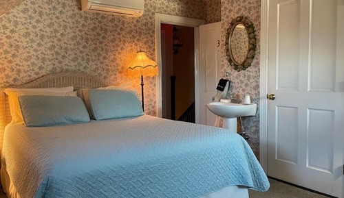 Deluxe Room, 1 Queen Bed, Non Smoking