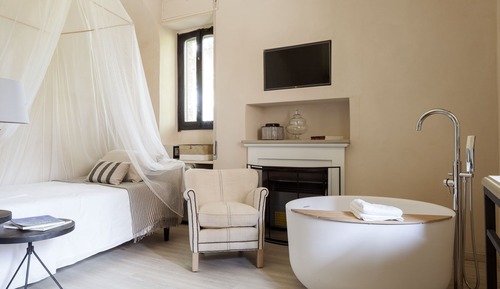 Economy Double Room Single Use, Bathtub