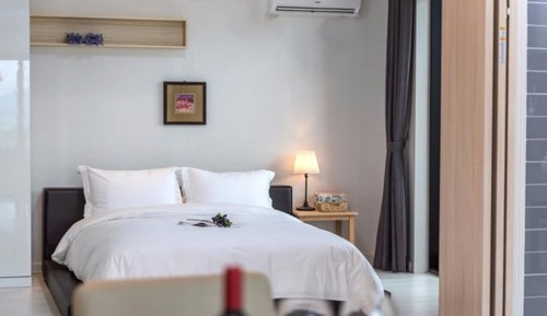 Room (Lavender)