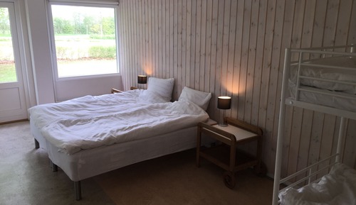 Big Studio Apartment with Private Bathroom & Shared Kitchen