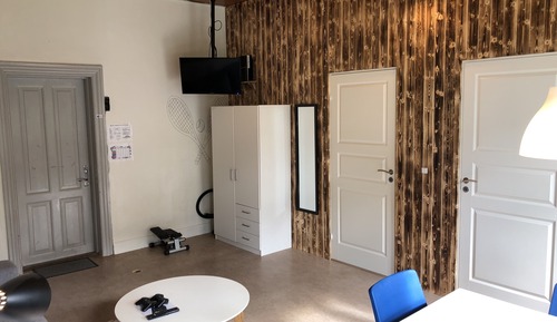 Two-Bedroom Apartment with Private Bathroom and Kitchenette