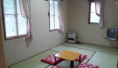 Japanese-style room 8 tatami mats