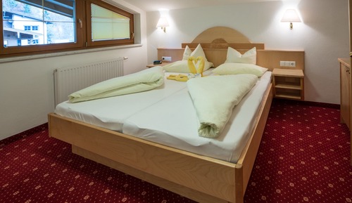 Family Suite, 1 King Bed, Balcony, Mountain View
