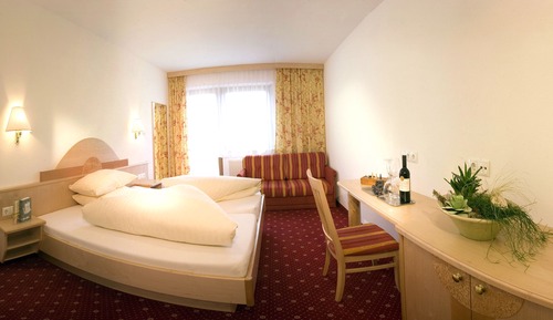 Basic Triple Room, Balcony, Valley View