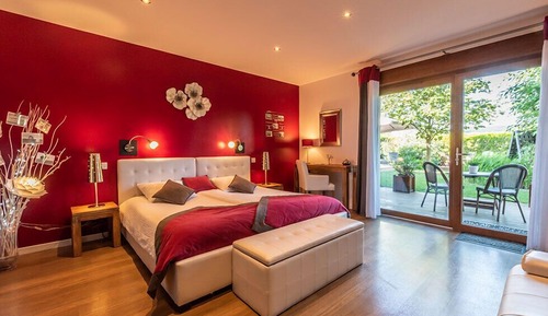 Double or Twin Room, Ensuite, Garden View (Les Loges)