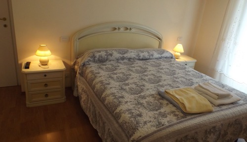 Triple Room (external private bathroom)