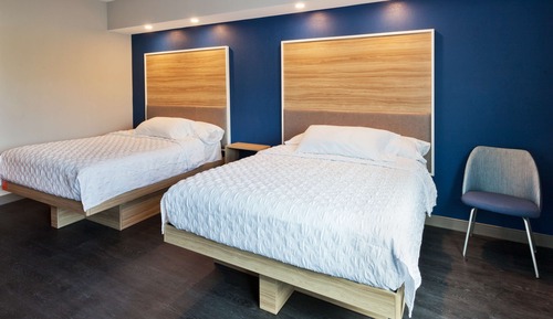 Room, 2 Queen Beds, Accessible, Bathtub