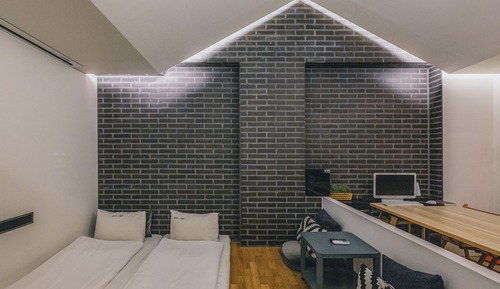 Studio Suite (Party Room) (No Breakfast on Mondays)