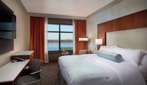 Room, 1 King Bed, River View