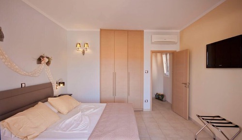 Suite, Jetted Tub