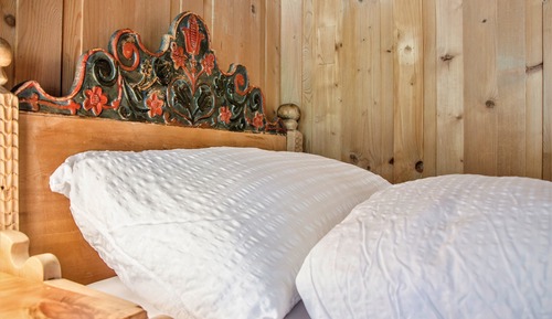 Single Room, Mountain View