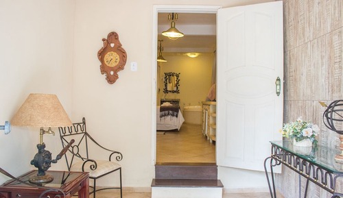 Suite, Jetted Tub