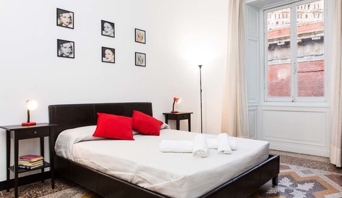 Deluxe room with private bathroom outside