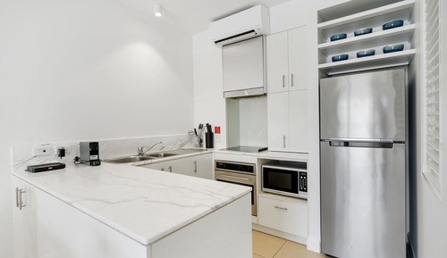 Poolview One Bedroom apartment with private rooftop spa