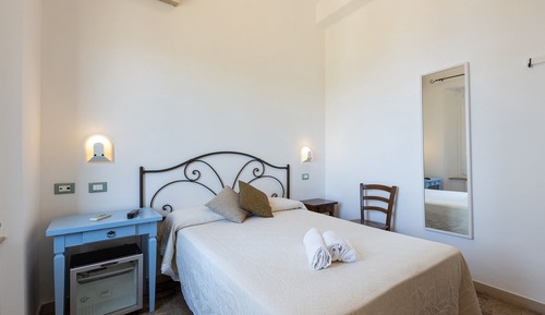 Single Room, Sea View