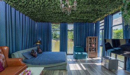 Glass House 1King Bed