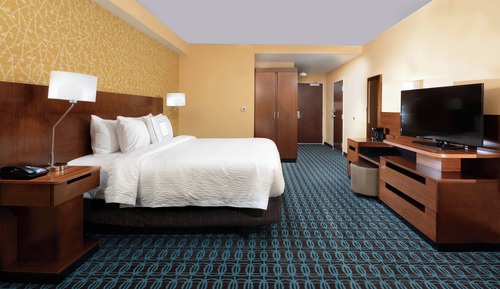 Suite, 1 King Bed with Sofa bed (Mobility/Hearing Accessible, Tub)