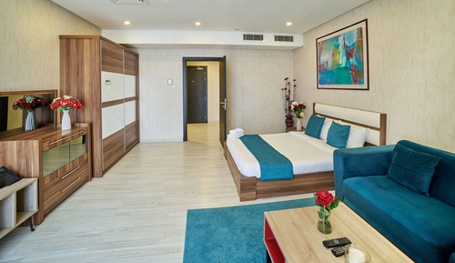 Deluxe Studio, 1 Queen Bed, City View