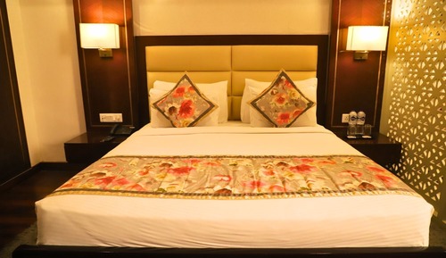 Club Double Room, 1 King Bed, Refrigerator, Executive Level