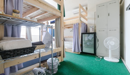Private Room B with lock (For 1~4 Guests)