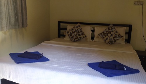 Standard Tree House, 1 King Bed