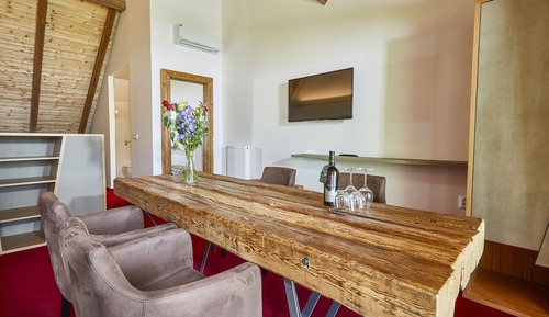 Design Studio Suite, Garden View