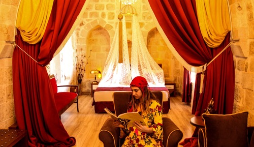 Honeymoon Studio Suite