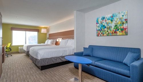 Suite, 2 Queen Beds (Living Area)