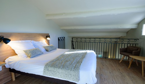 Classic Duplex, 2 Bathrooms, Garden View