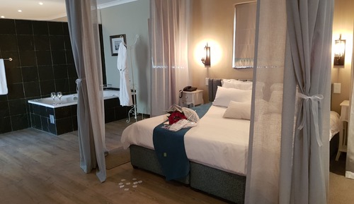 Honeymoon Suite